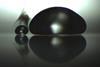 一张两滴子相片坐地表,一粒大片和一粒小片反光线显示为隐形轮廓液滴间可见蒸发液微博