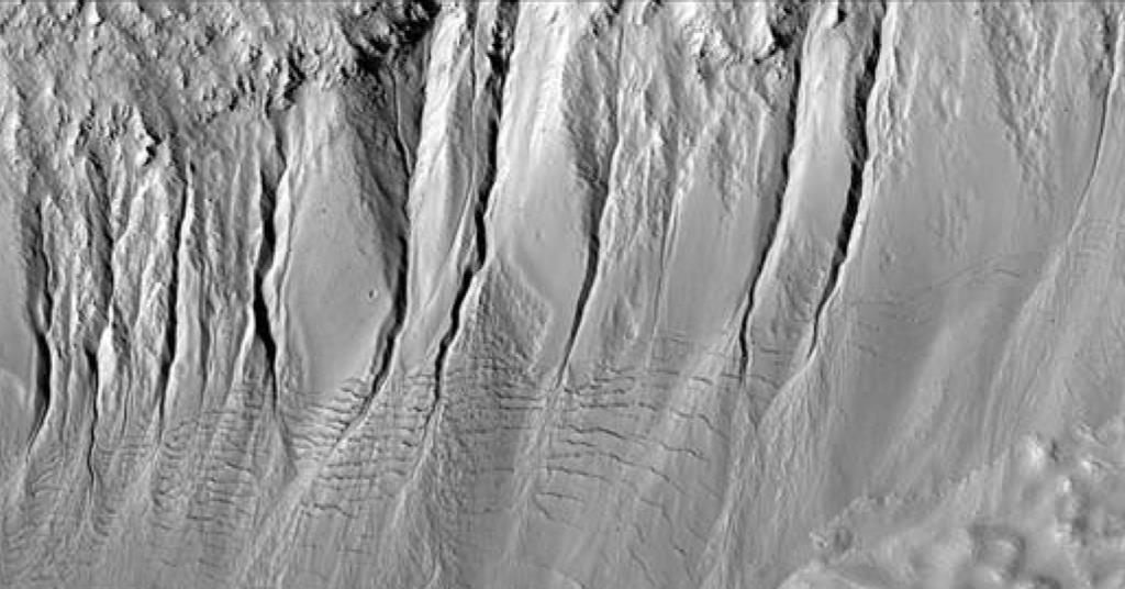 L’eau liquide aurait creusé les fameuses ravines de Mars