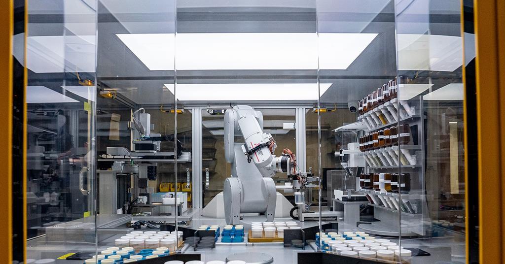 Un laboratoire de chimie robotique s’associe à l’IA de Google pour prédire puis fabriquer de nouveaux matériaux inorganiques