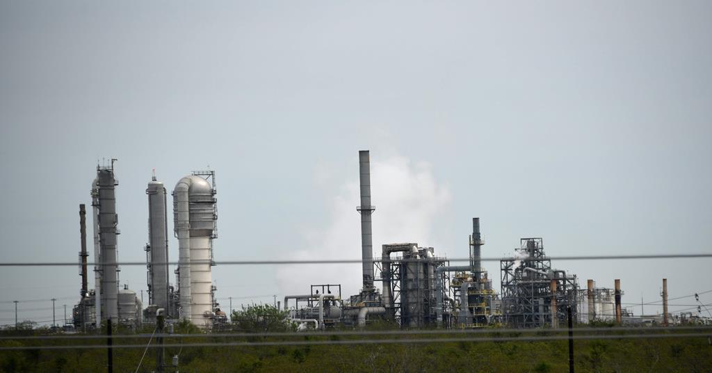 Keluarga menuntut LyondellBasell atas kebocoran bahan kimia yang fatal |  Bisnis