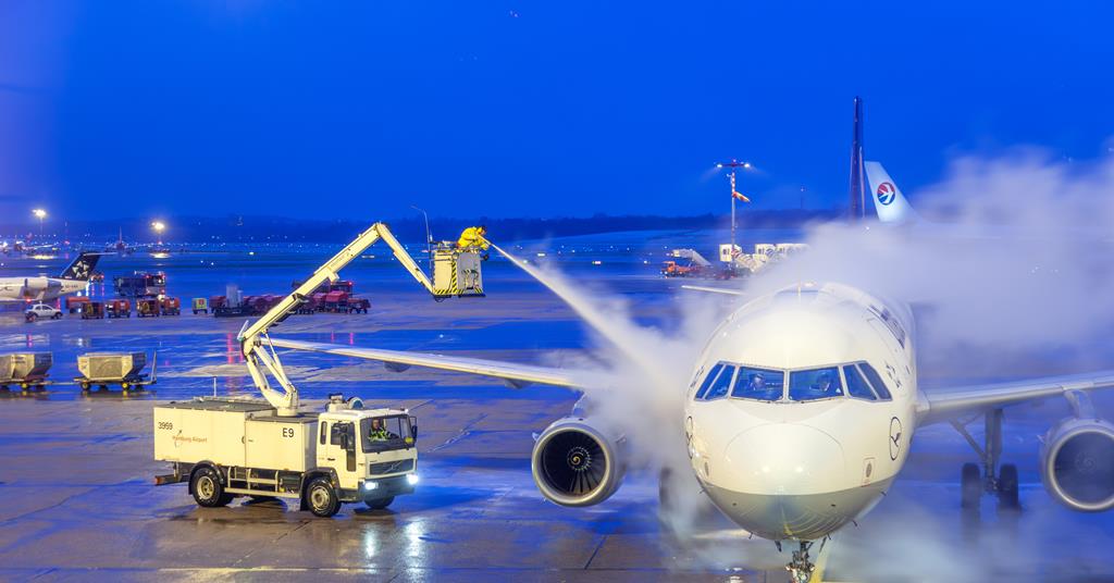 Supramolecular gels improve performance of aircraft deicing fluids
