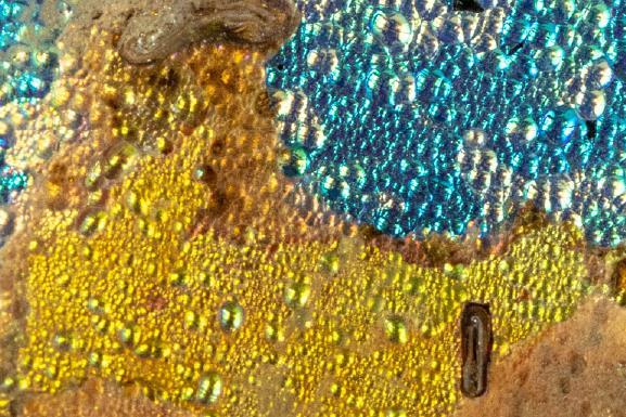 Ancient Roman glass fragment changed from green to gold over time