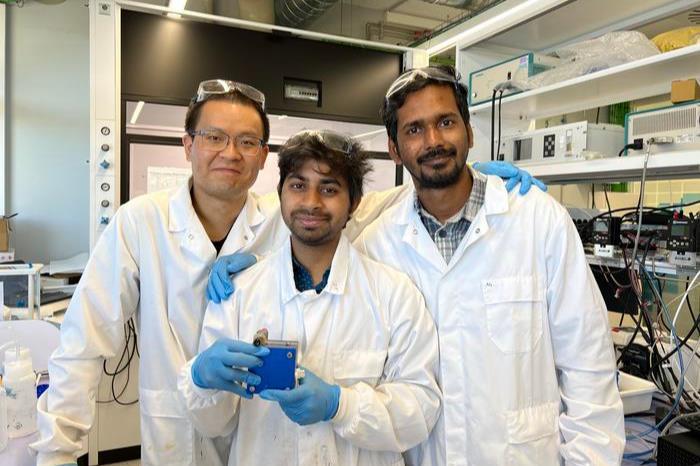 Innovative Cobalt-Water Catalyst Revolutionizes Water Splitting Efficiency in Barcelona