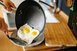 Frying eggs using a non-stick pan