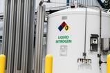 Liquid nitrogen tank