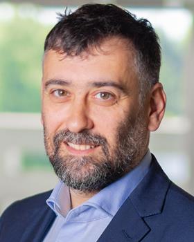 Portrait of Josep Cornellà, director of sustainable catalysis at the Max-Planck Institute für Kohlenforshung