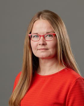 Portrait of Sylwia Waluś, research programme manager at the Faraday Institution