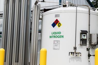 Liquid nitrogen tank