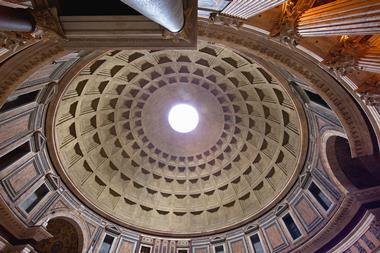 An interior photo of the grand domed roof the Roman Pantheon