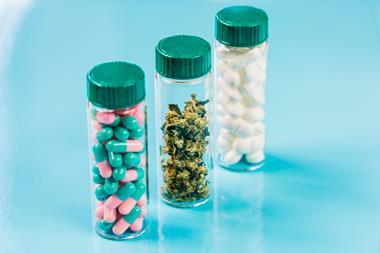 Medical cannabis et pills.