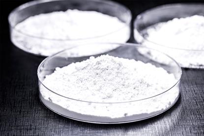 A fine white powder of silica in glass petri dishes