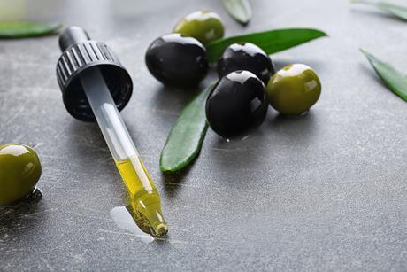 A picture of olive oil in a pipette
