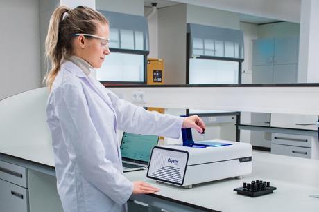 Photograph of a researcher using the Technobis Crystal16 in a laboratory