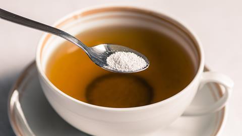 Spoon with sweatener in tea