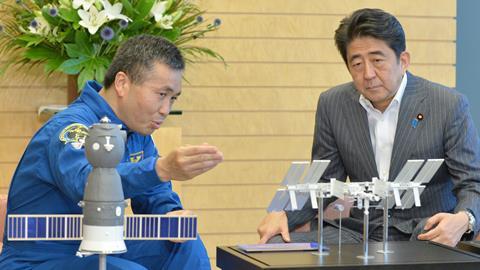 A photo of former Japanese prime minister speaking with Astronaut Koichi Wakata