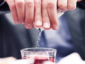 Adding artificial sweetener to a drink