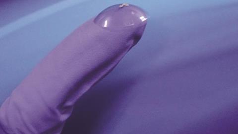 Smart contact lenses with graphene coating - Fig5f - Hero