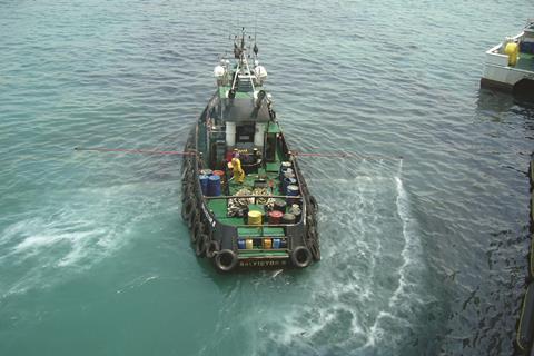 Oil spill - dispersants application by boat 