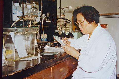 Professor Tu Youyou working