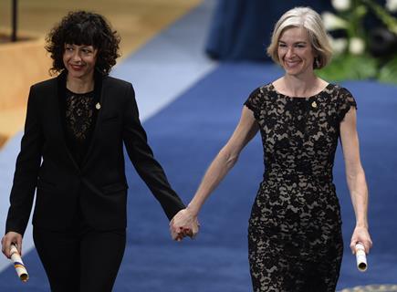 An image showing Emmanuelle Charpentier and Jennifer Doudna
