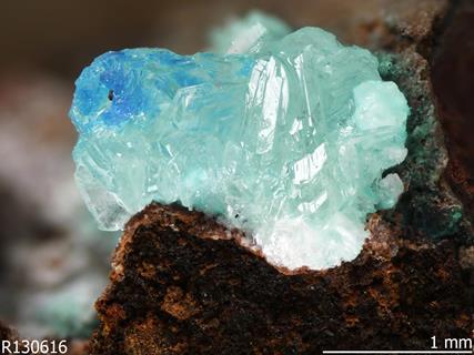 Simonkolleite [Zn5(OH)8Cl2·H2O] is an anthropogenic mineral, with scale bar