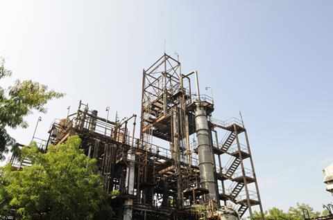 Una veduta dell'area dell'impianto di gas che ha perso il gas MIC all'Union Carbide Gas Plant di Bhopal 