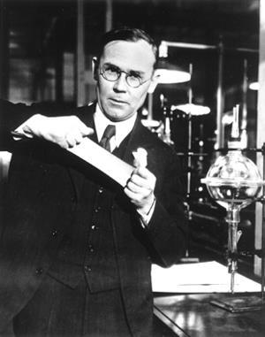 wallace carothers (1896 – 1937) in the lab