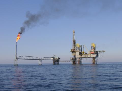 Oilrig in the Iranian area of the gulf
