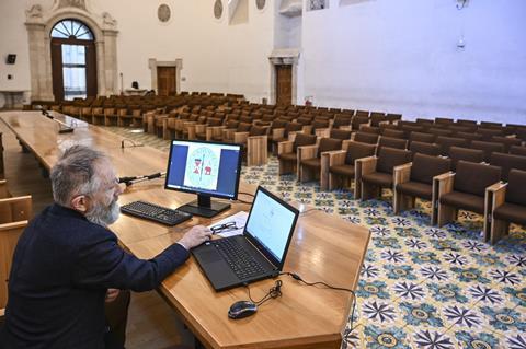 An image showing a professor holding an online lecture