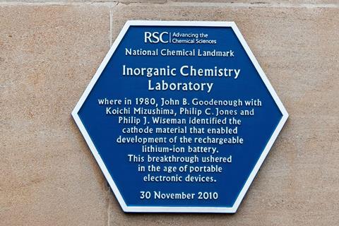 A blue hexagonal plaque on a building celebrating the work at the Inorganic Chemistry Lab in Oxford that led to the rechargeable lithium-ion battery