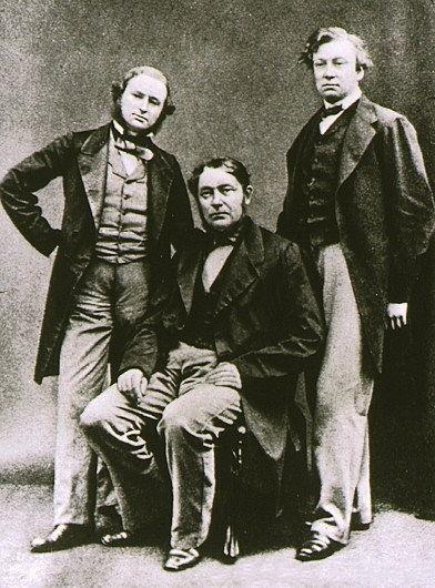 Gustav Kirchhoff (left), Robert Bunsen (center), and Henry Enfield Roscoe (right)
