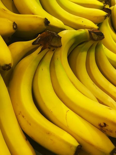Friske gule bananer
