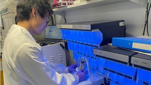 Peptide synthesiser