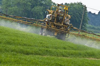 pesticide-crop-spraying-dreamstime_410