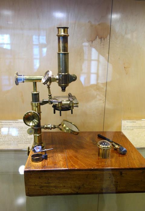 An image showing Raspail's microscope