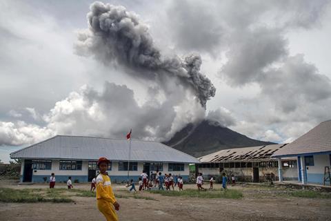 A picture showing the Mount Sinabung volcano eruption
