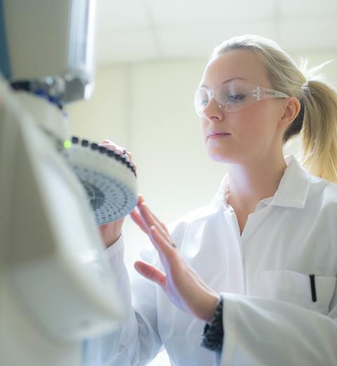 Image shows Elaine O'Reilly in a lab at the University of Nottingham