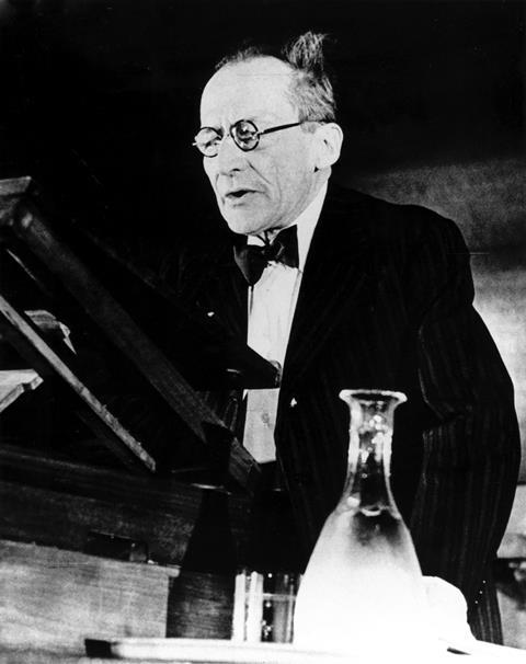 Erwin Schrodinger delivering an inaugural lecture at the University of Vienna