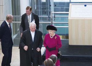 The Queen opens Oxford's new building