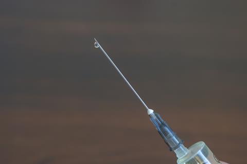 Syringe with a solution of lidocaine and cefotaxime