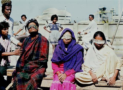An image showing victims who lost sight after the Bhopal tragedy 