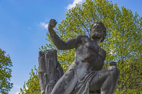 Prometheus Statue, 1888年由Prometheus教授编写Robert Cauer德国SchlossDhaun城堡