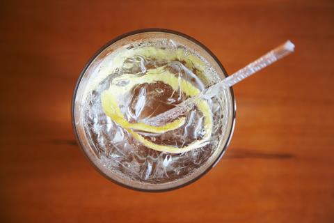 0817CW - Gin feature - Gin & tonic, top down view