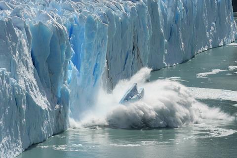 A section of a wall of ice falling into the sea