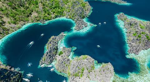 Luftfoto af laguner og kalkstensklipper i Coron, Palawan, Filippinerne