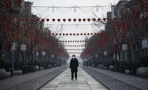 An image showing a Chinese man wearing a mask against Coronavirus