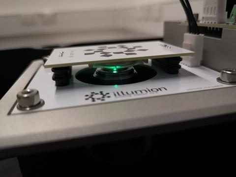 illumion cell holder with green light