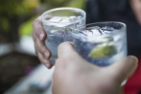 0817CW - Gin feature - Gin & tonic drinks