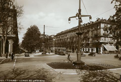 An image showing an old photograph of Corso Re Umberto, where Primo Levi used to live