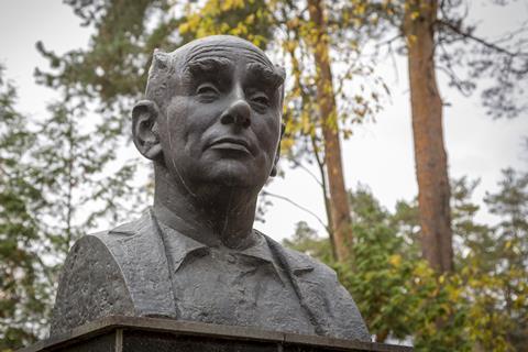 Bronze bust of Georgy Flerov, Dubna, Russia